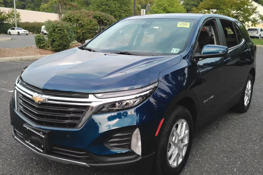 2022 Chevrolet Equinox LT photo 1