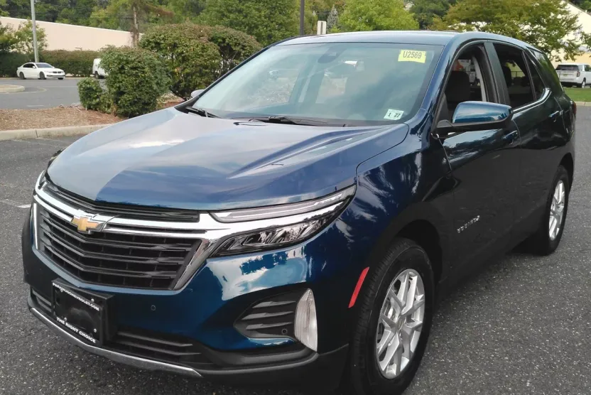 2022 Chevrolet Equinox LT photo 1