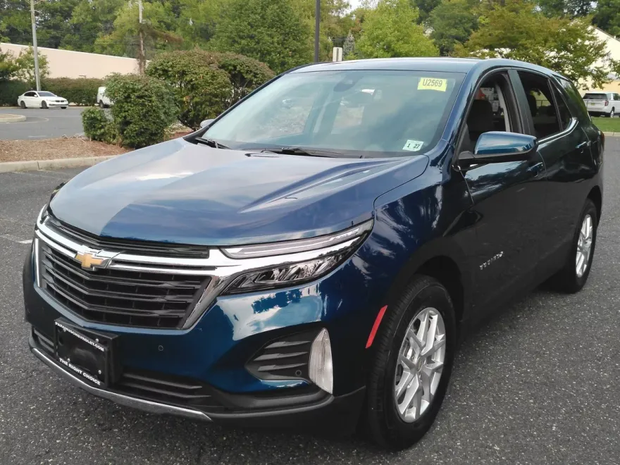 2022 Chevrolet Equinox LT photo 1