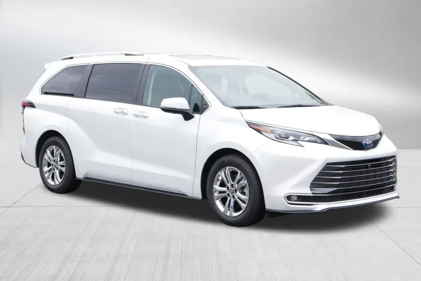 2022 Toyota Sienna Platinum photo 1