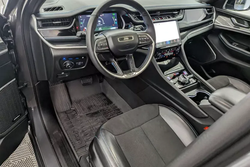 2024 Jeep Cherokee Trailhawk 4xe photo 1