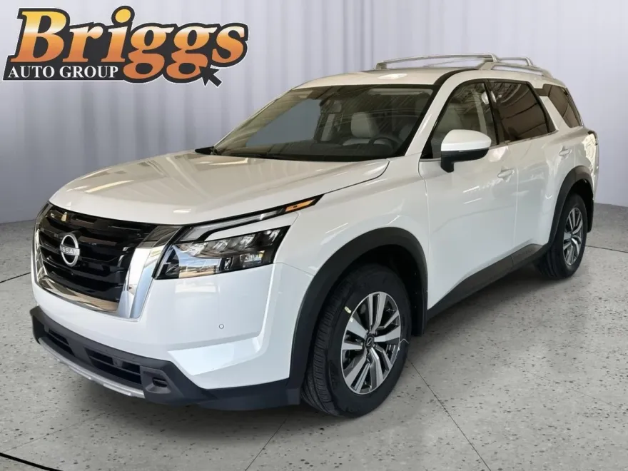 2025 Nissan Pathfinder SL photo 1