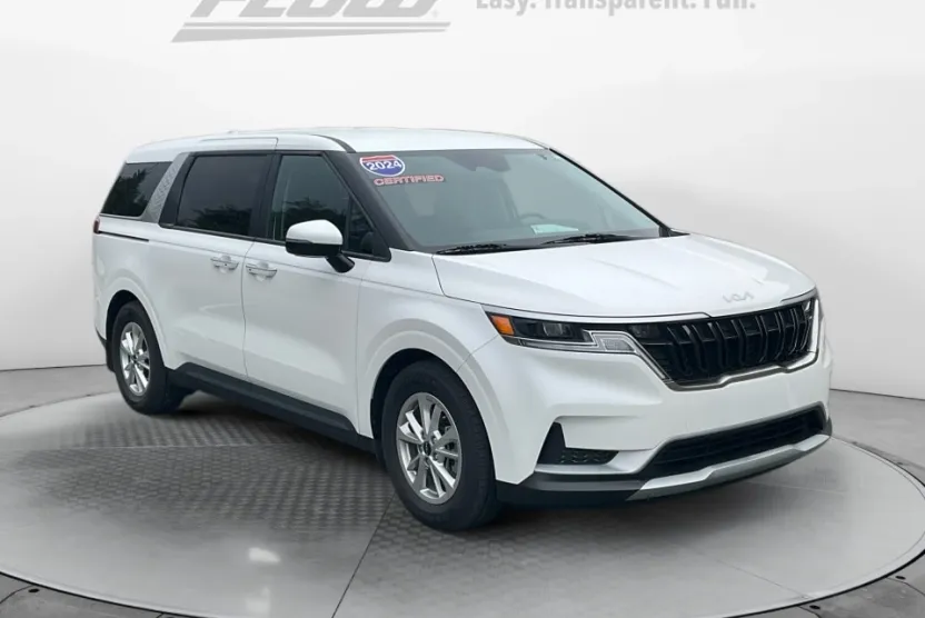 2024 Kia Carnival LX photo 1