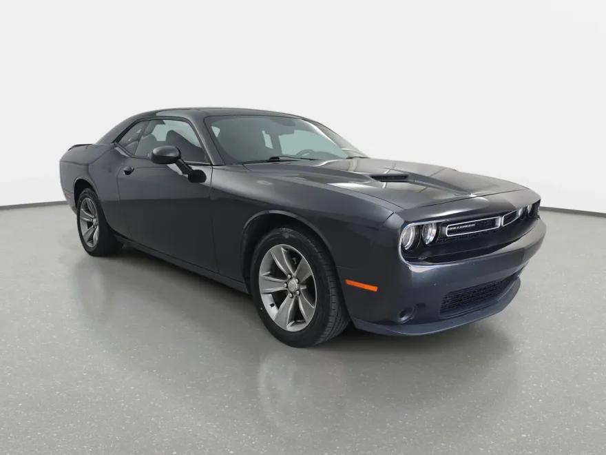 2019 Dodge Challenger SXT photo 1