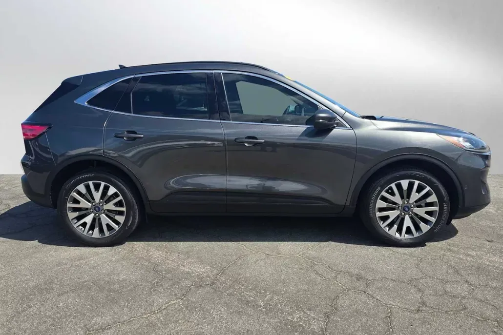 2020 Ford Escape Titanium photo 1