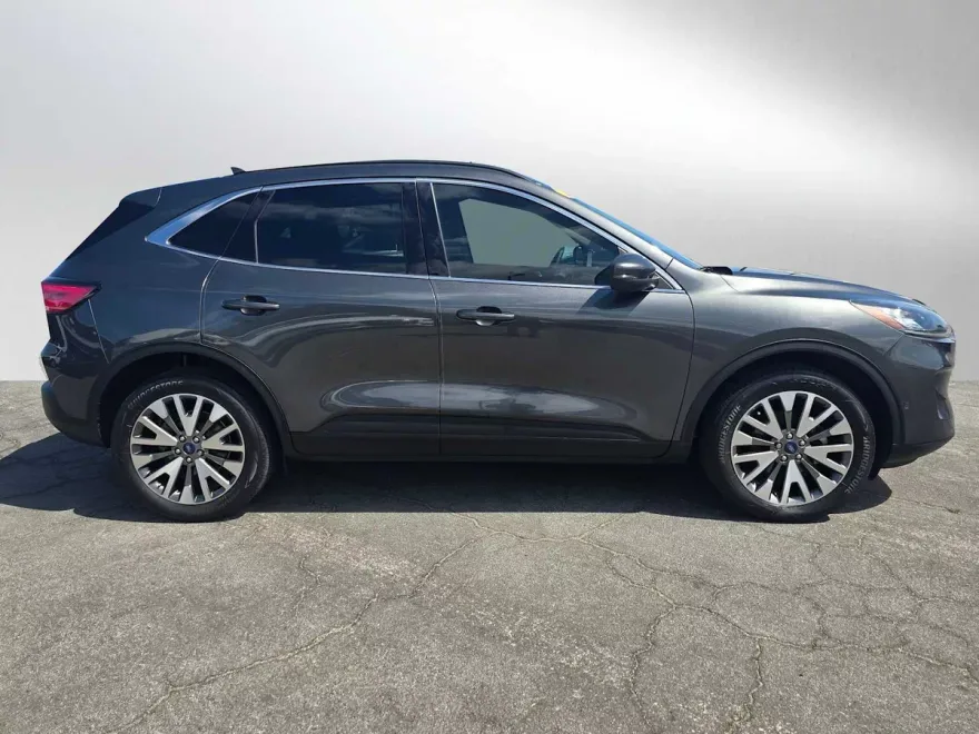 2020 Ford Escape Titanium photo 1