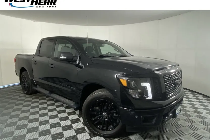 2019 Nissan Titan SV photo 1
