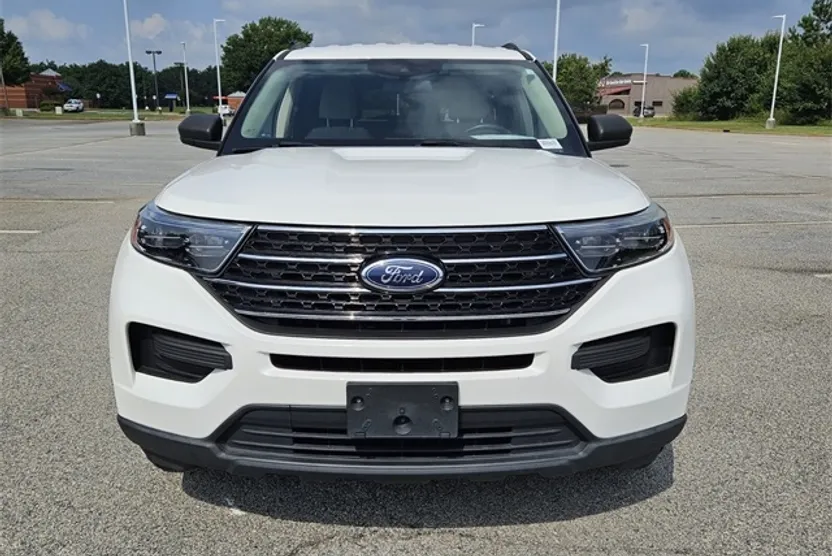 2021 Ford Explorer XLT photo 1