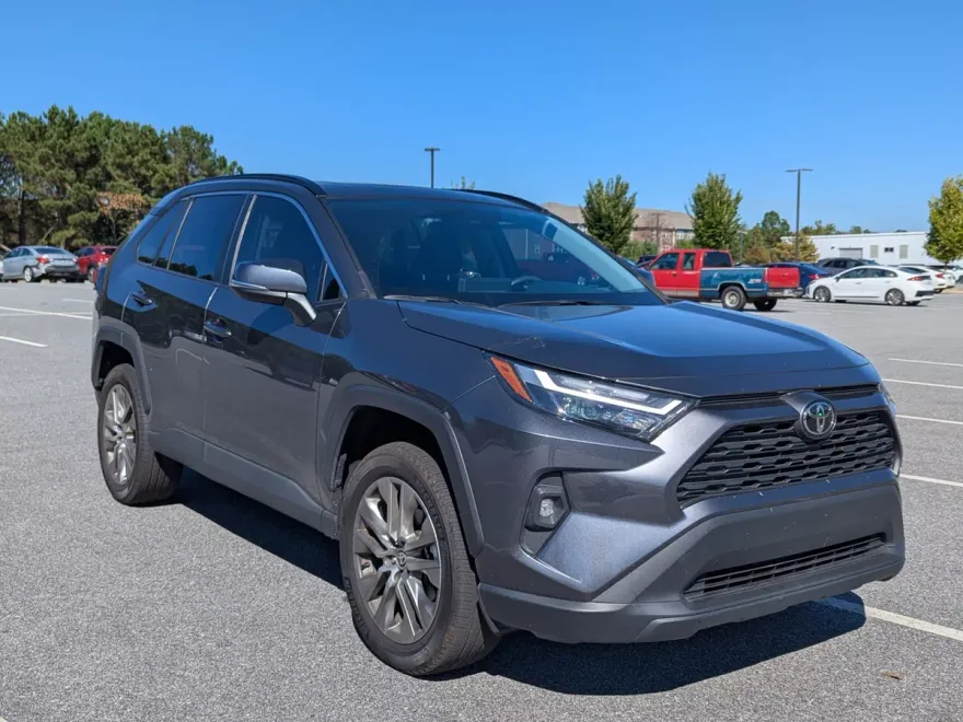 2022 Toyota RAV4 XLE Premium photo 1