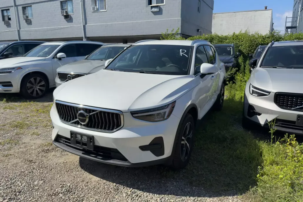 2024 Volvo XC40 Core photo 1