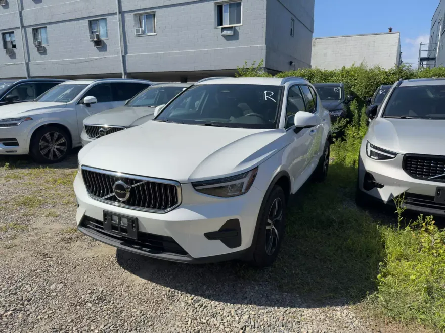 2024 Volvo XC40 Core photo 1