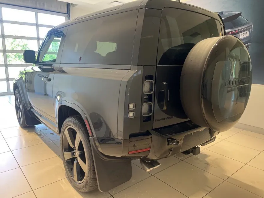 2024 Land Rover Defender 90 V8 photo 1