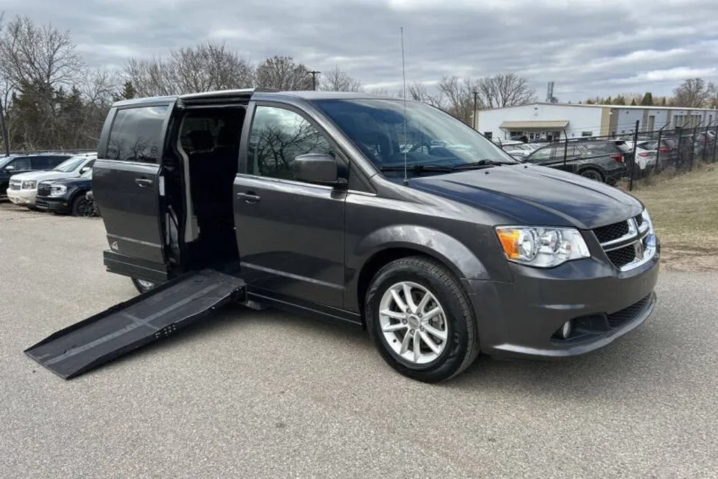 2018 Dodge Grand Caravan SXT photo 1