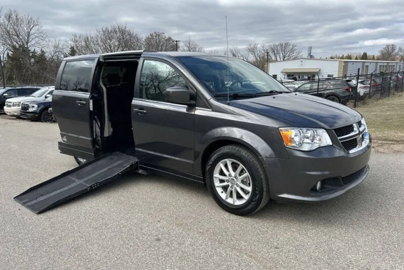 2018 Dodge Grand Caravan SXT photo 1
