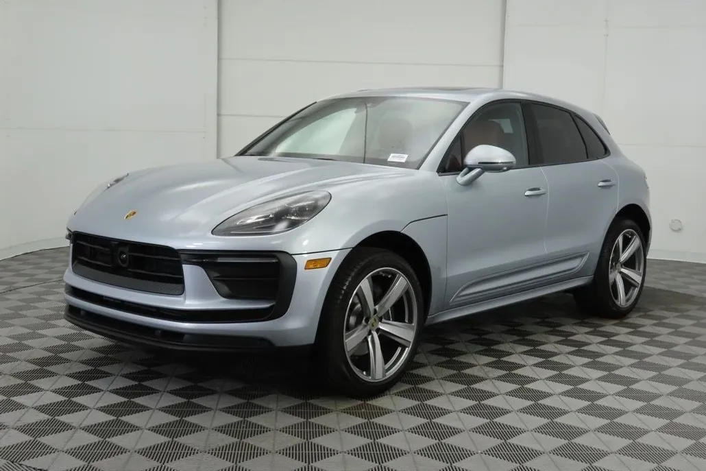 2025 Porsche Macan Base photo 1