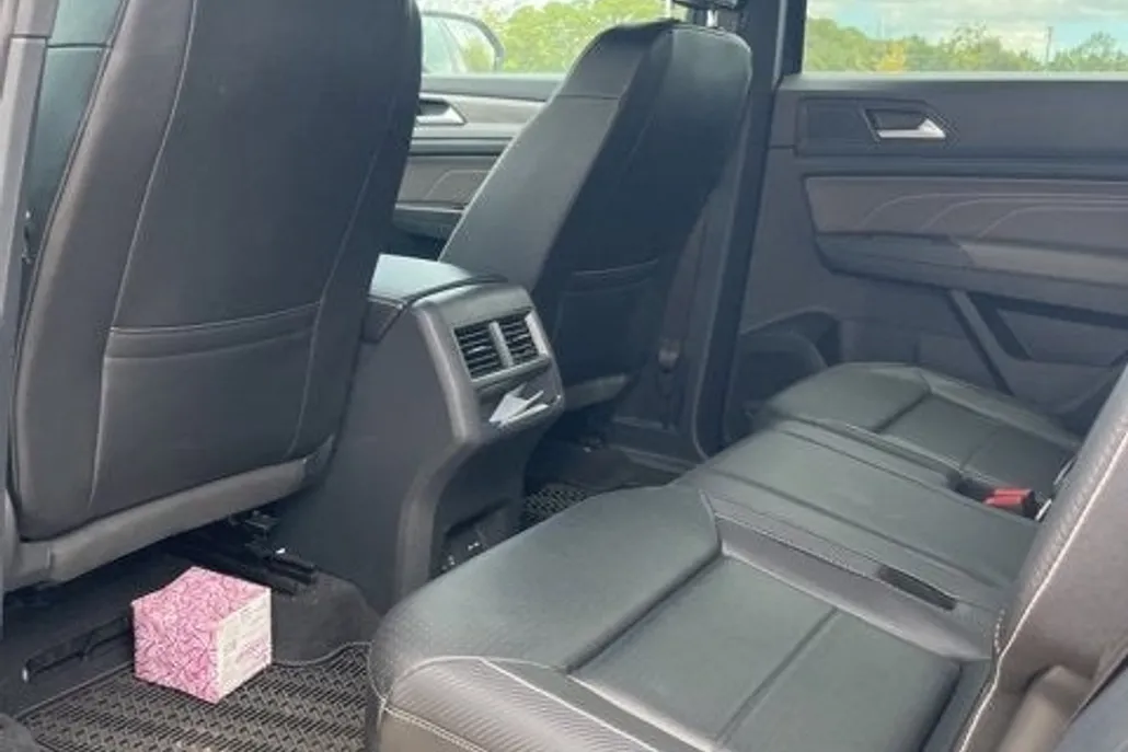 2022 Volkswagen Atlas Cross Sport V6 SE Technology photo 1