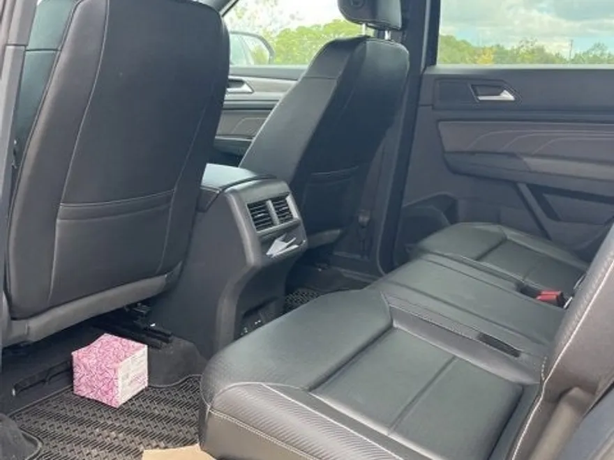 2022 Volkswagen Atlas Cross Sport V6 SE Technology photo 1