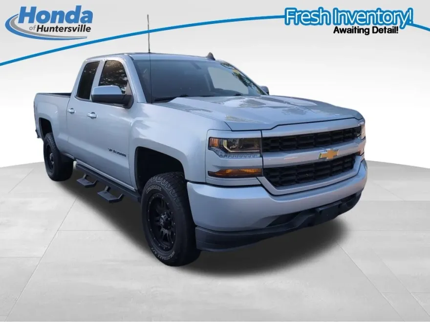 2018 Chevrolet Silverado 1500 LT photo 1