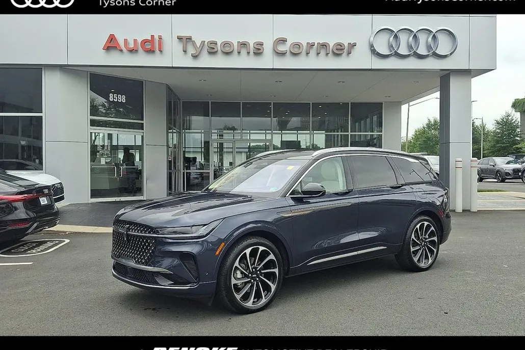 2024 Lincoln Nautilus Black Label photo 1