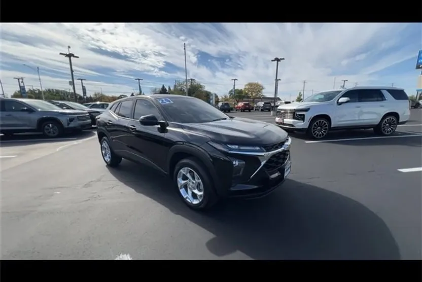 2024 Chevrolet Trax LS photo 1