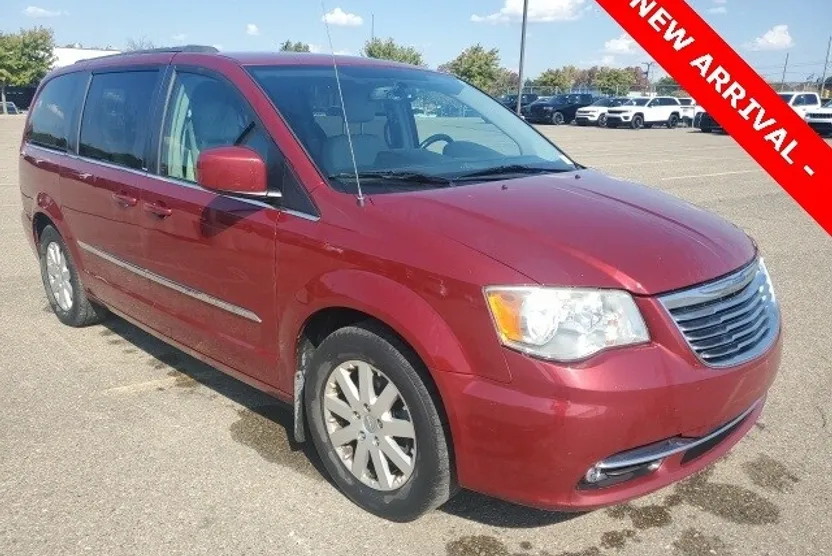 2012 Chrysler Town & Country Touring photo 1