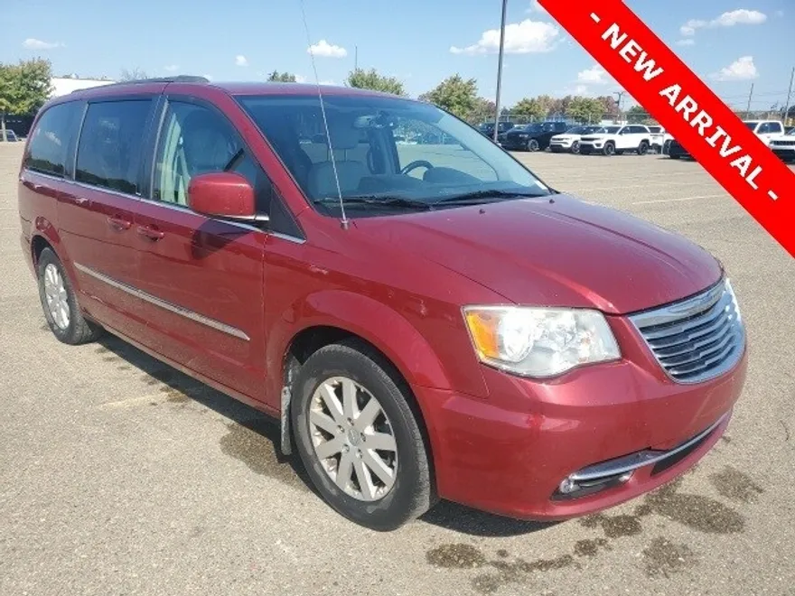 2012 Chrysler Town & Country Touring photo 1