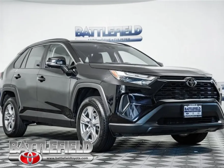2023 Toyota RAV4 XLE photo 1