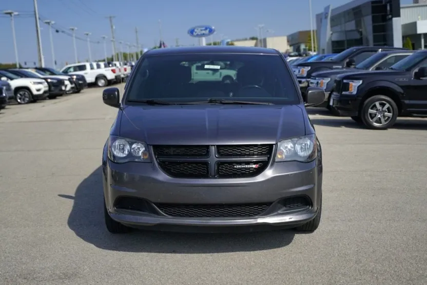 2017 Dodge Grand Caravan SE photo 1