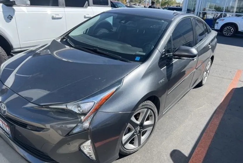 2017 Toyota Prius Four photo 1