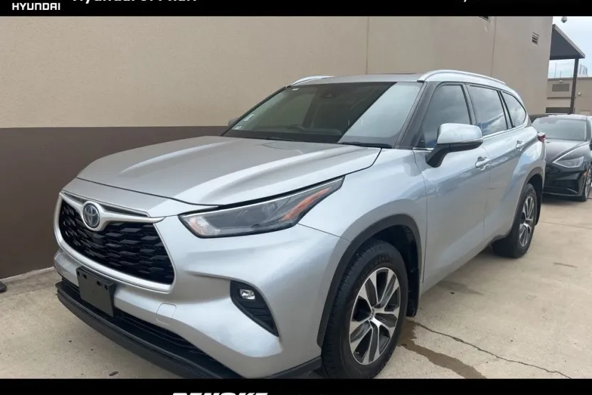 2022 Toyota Highlander Hybrid XLE photo 1