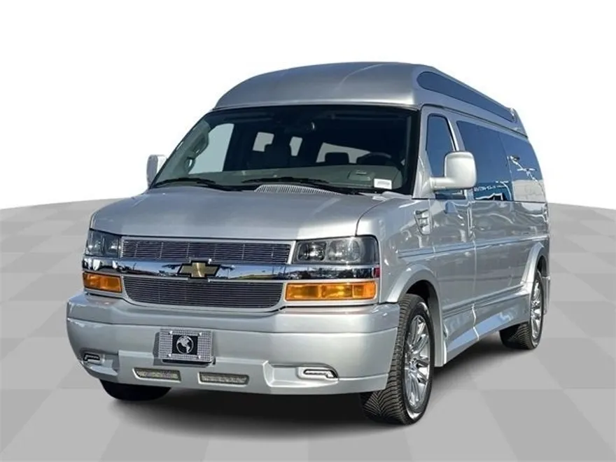 2025 Chevrolet Express Cargo 2500 photo 1