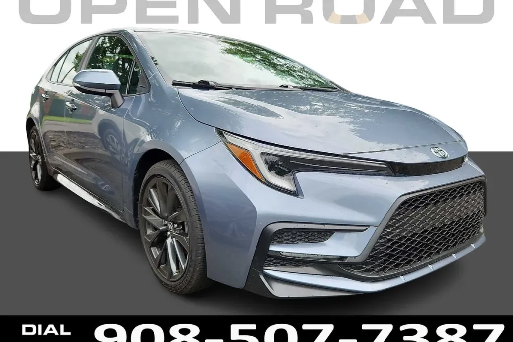 2023 Toyota Corolla SE photo 1