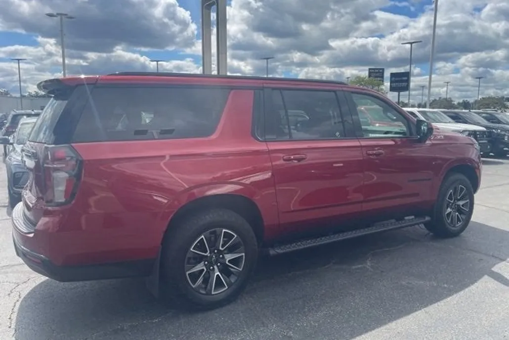2021 Chevrolet Suburban Z71 photo 1