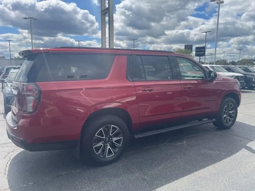 2021 Chevrolet Suburban Z71 photo 1