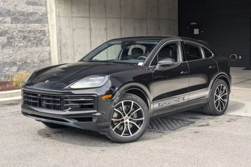 2025 Porsche Cayenne Coupe photo 1