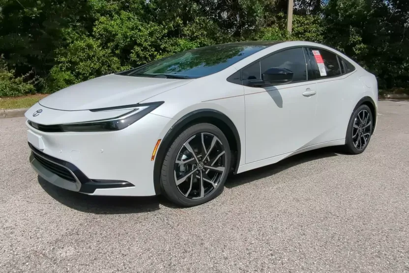 2025 Toyota Prius Prime photo 1