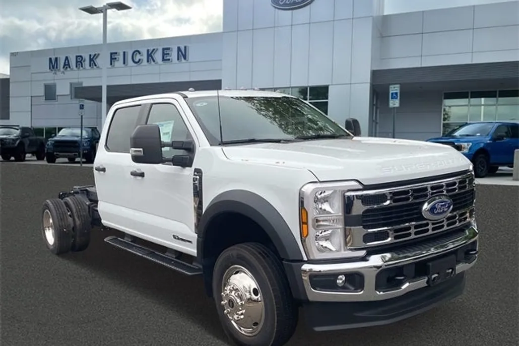 2025 Ford F-550 photo 1