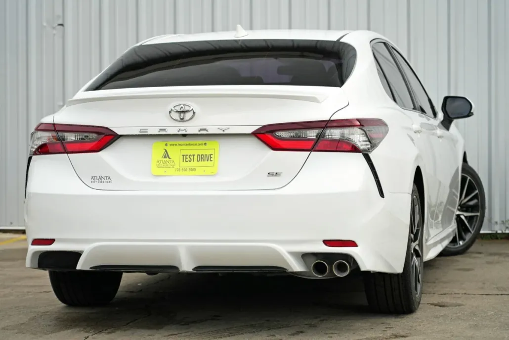 2022 Toyota Camry SE photo 1