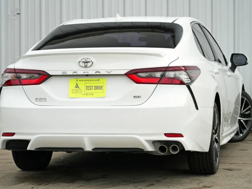 2022 Toyota Camry SE photo 1
