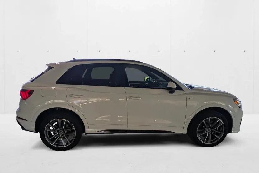 2024 Audi Q3 45 TFSI S line Premium Plus photo 1