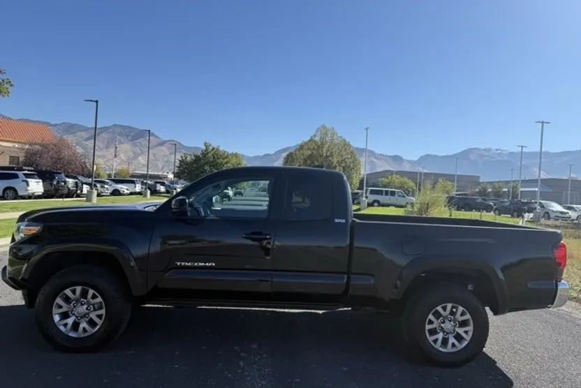 2018 Toyota Tacoma SR5 photo 1