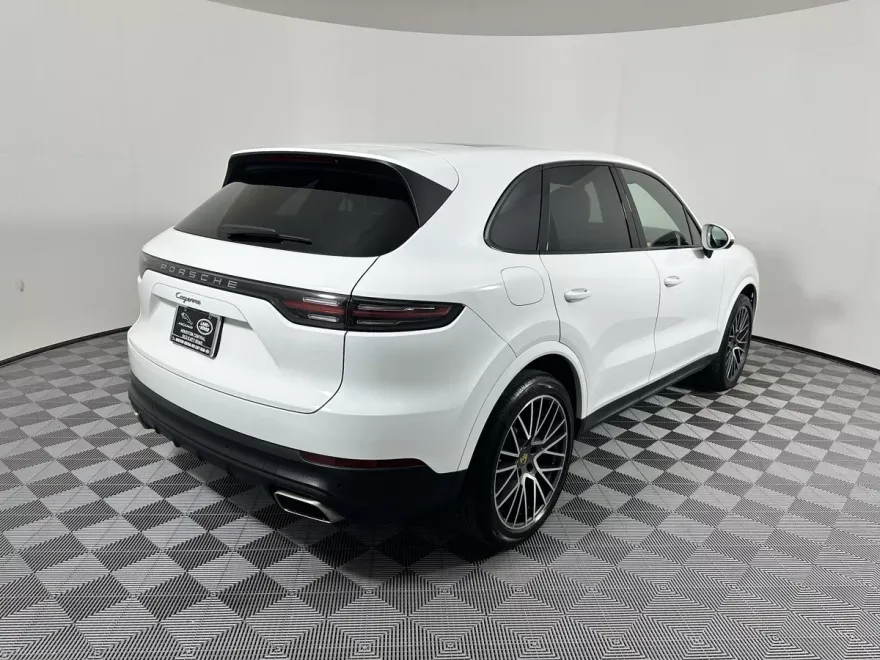2023 Porsche Cayenne Platinum Edition photo 1