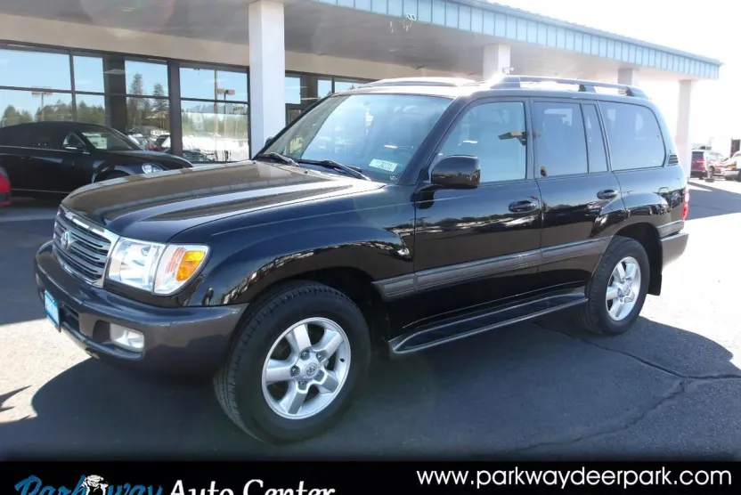 2005 Toyota Land Cruiser VX photo 1