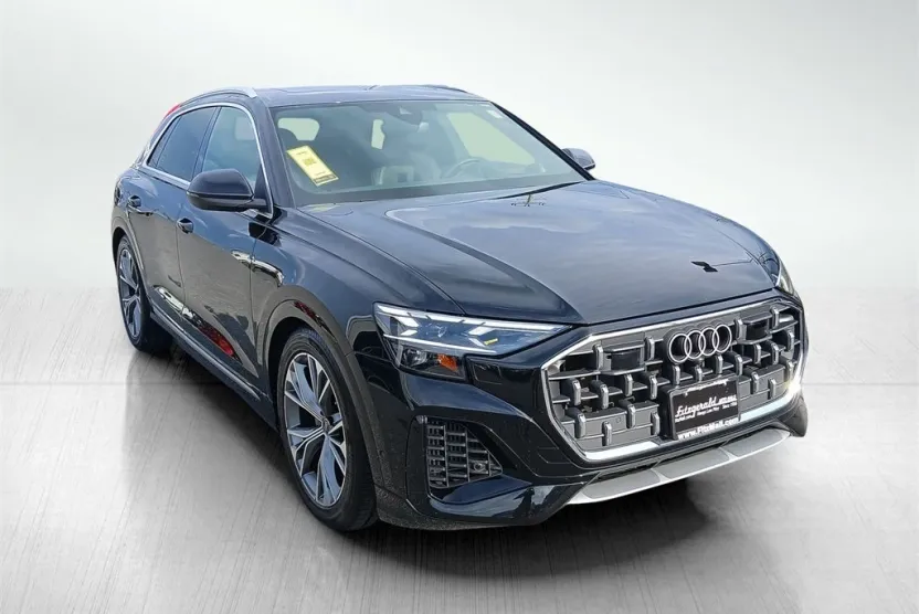 2024 Audi Q8 55 Prestige photo 1