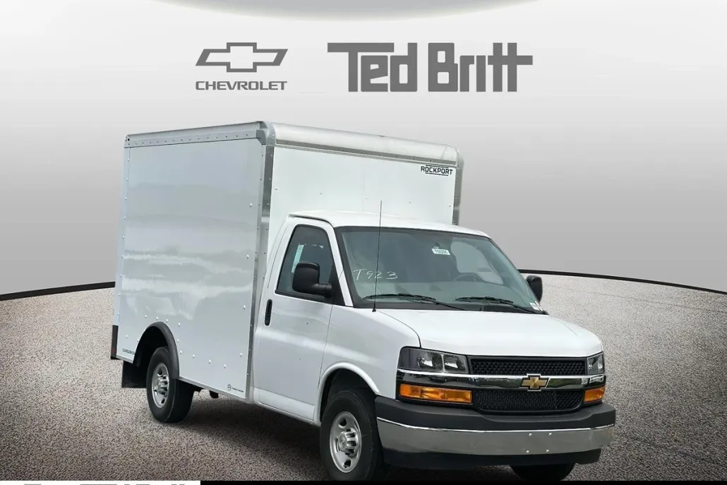 2025 Chevrolet Express Cutaway 3500 photo 1