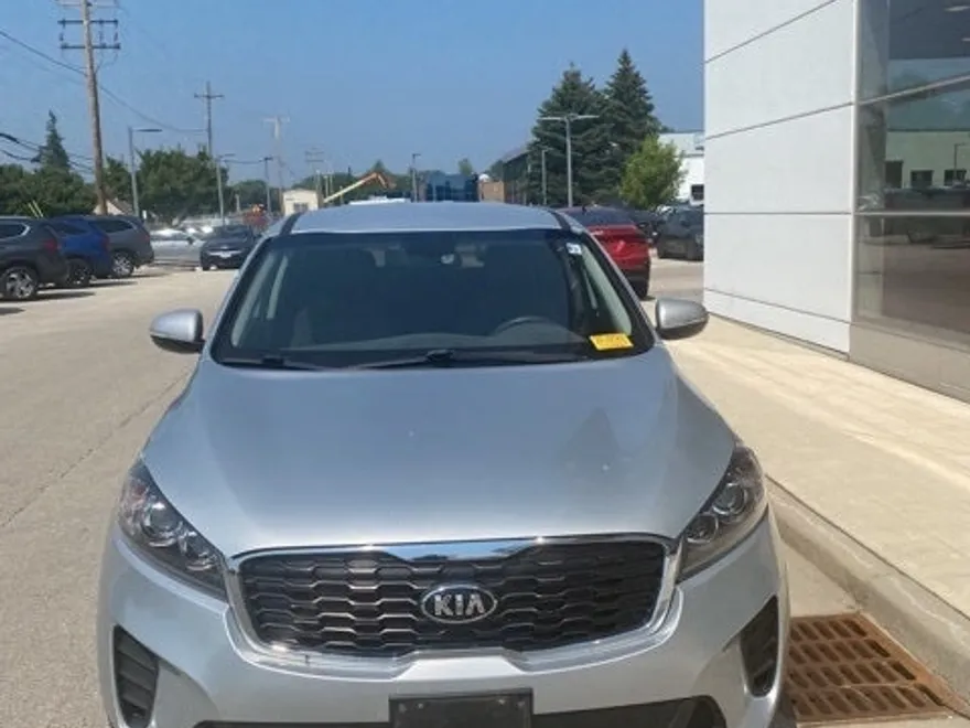 2019 Kia Sorento LX photo 1
