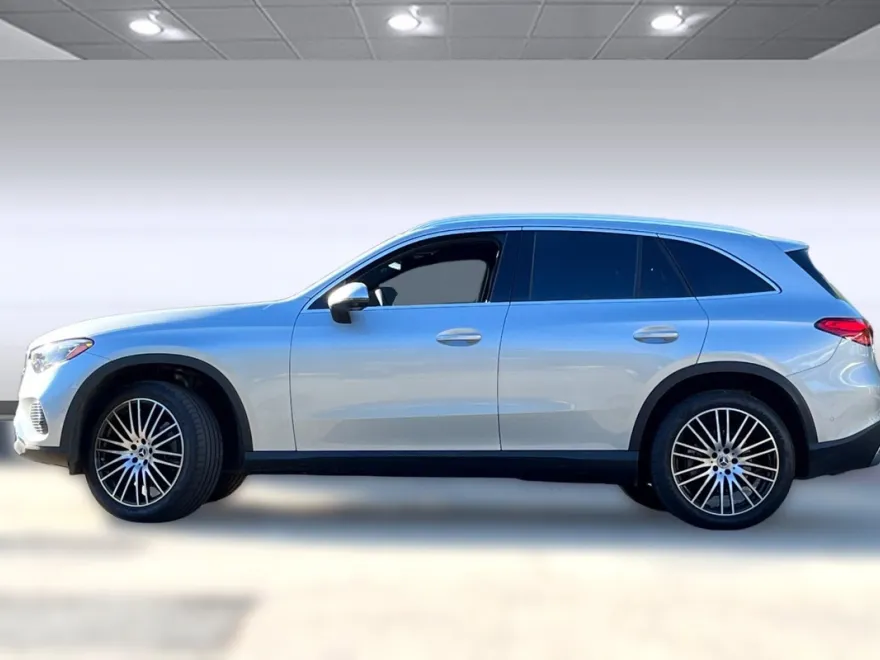 2023 Mercedes Benz GLC 300 photo 1