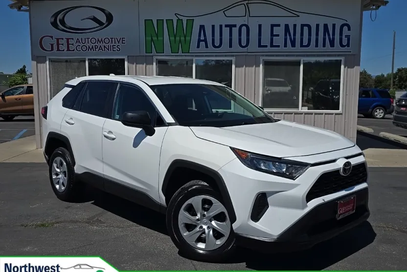 2022 Toyota RAV4 LE photo 1
