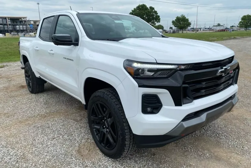 2025 Chevrolet Colorado Z71 photo 1