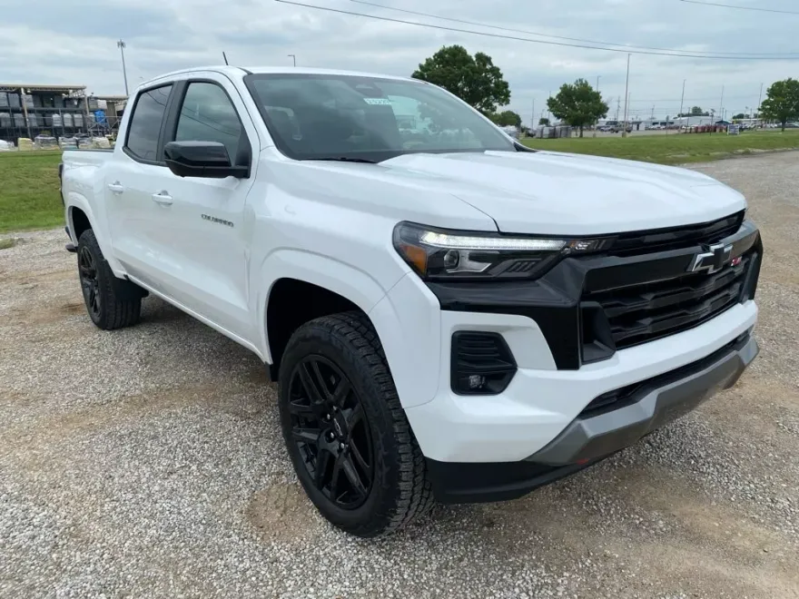 2025 Chevrolet Colorado Z71 photo 1